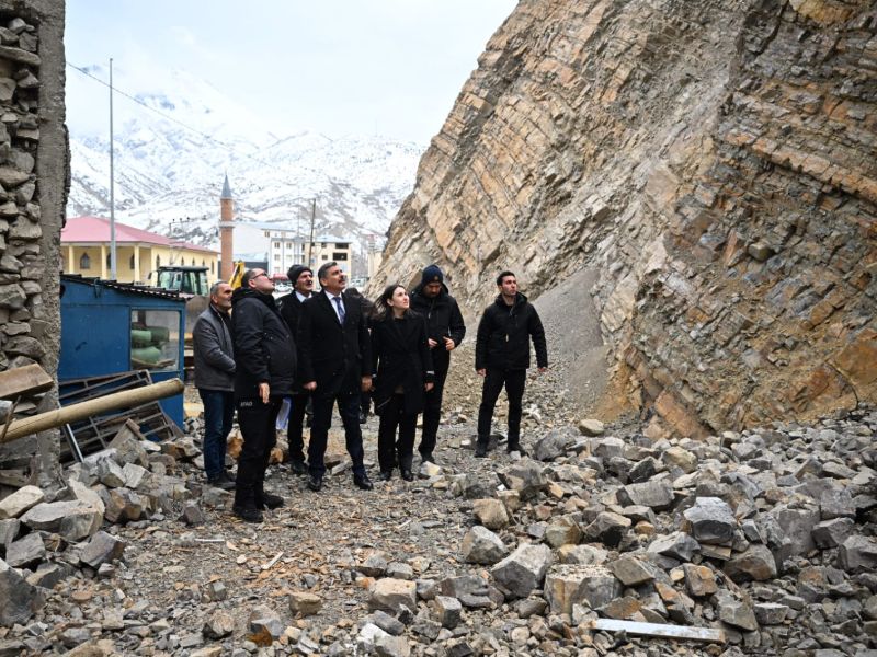 Vali Mustafa Çiftçi, Uzundere Çaybaşı Mahallesi'ndeki Kaya Islah Çalışmalarını İnceledi