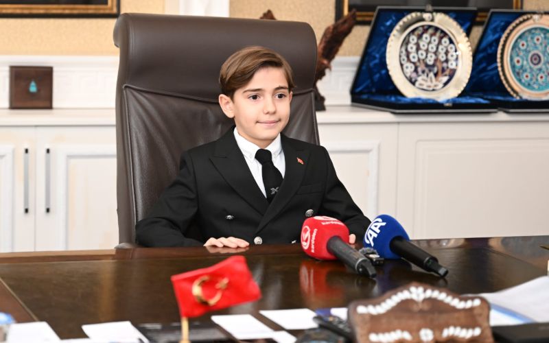 Vali Mustafa Çiftçi, 23 Nisan Dolayısıyla Makam Koltuğunu Mert Karabulut’a Devretti
