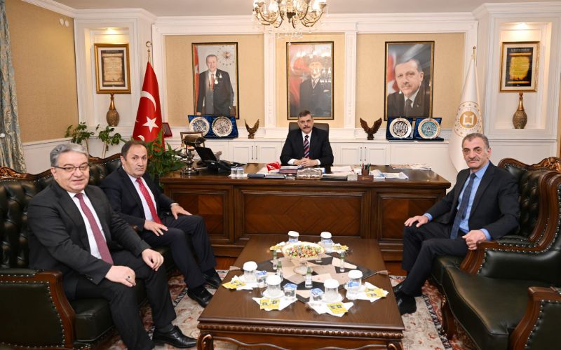Vali Mustafa Çiftçi, SGK İl Müdürü Nizamettin Durmuş ve Beraberindeki Heyeti Kabul Etti